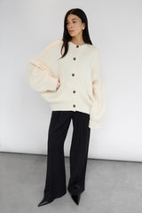 CHUNKY OVERSIZED KNIT SWEATER