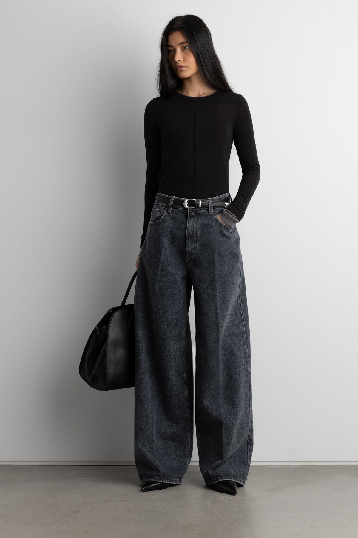 HIGH-RISE WIDE LEG JEAN