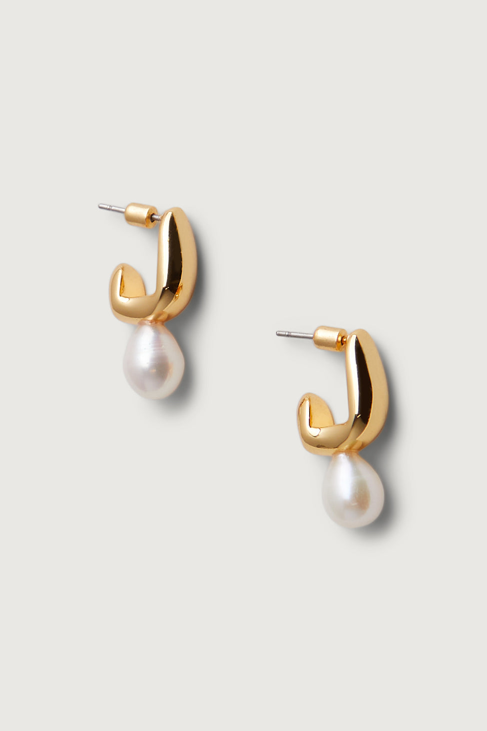 HOOP EARRINGS WITH WATER PEARLS