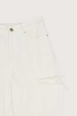 DISTRESSED WHITE JEANS